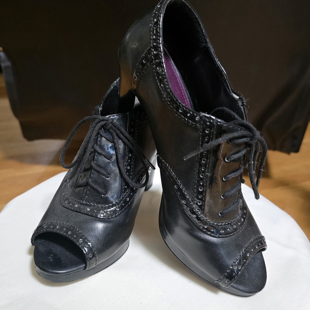 FIONI Clothing Black Oxford Heels with Peep-Toe